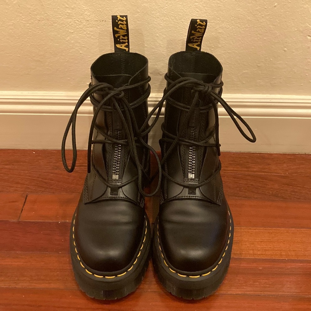 Women’s Size 9: Dr. Martens: Jarrick ll in Black